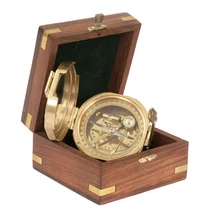 Brunton iránytű fadobozban Brunton iránytű fadobozban